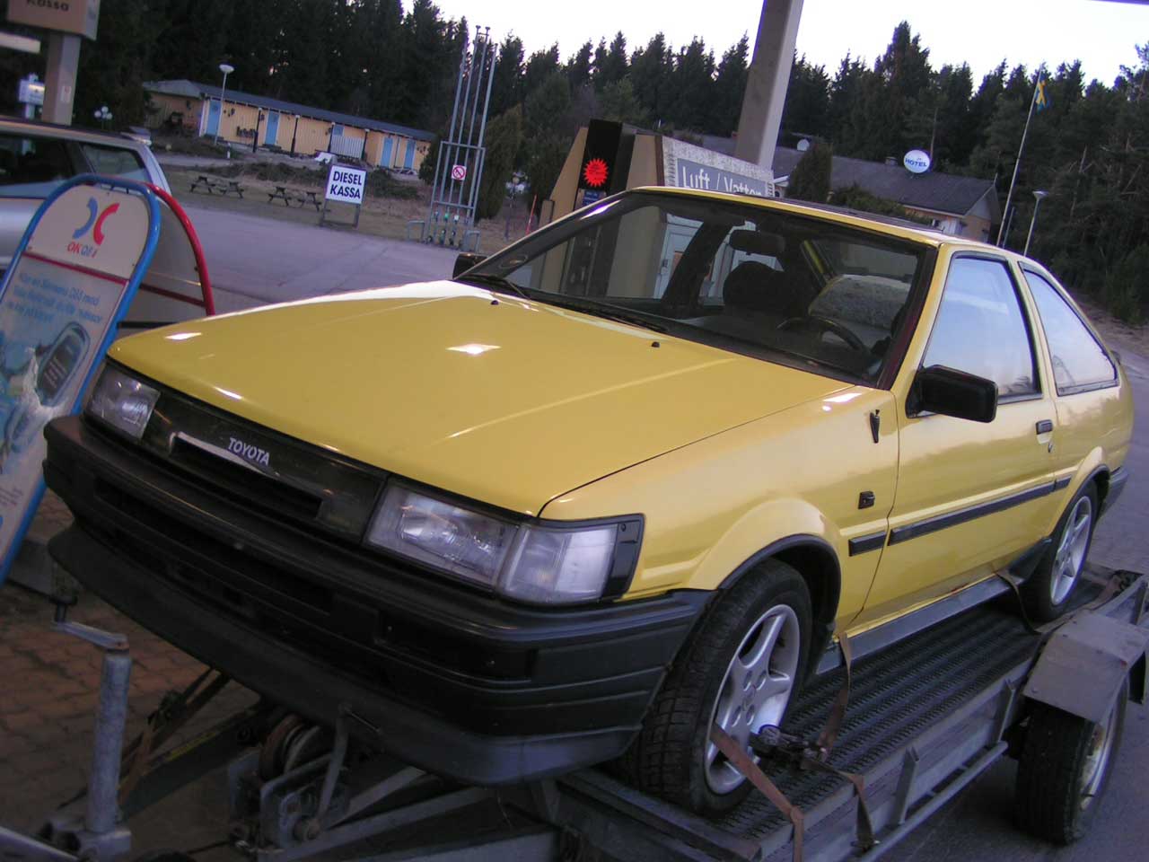 Yellow Hachi on the trailer! Yellow Hachi on the trailer!