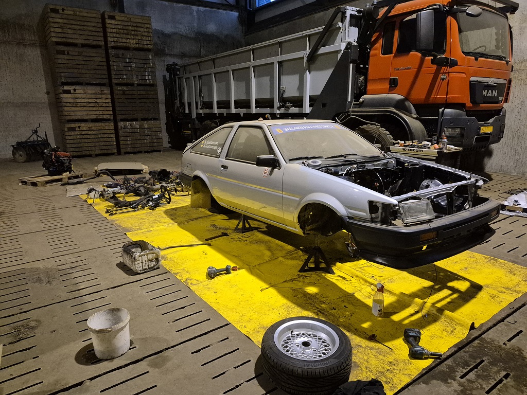 [Image: AEU86 AE86 - Koen's 86 - every drive a new issue]