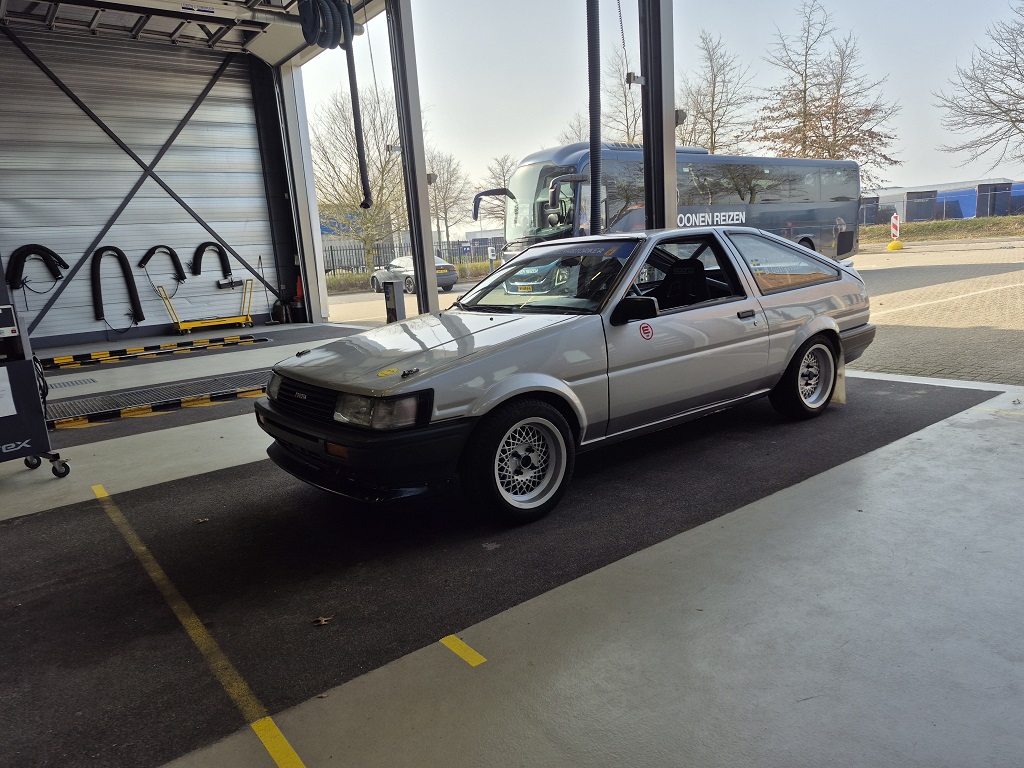 [Image: AEU86 AE86 - Koen's 86 - every drive a new issue]